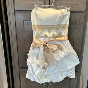 Jessica McClintock Gunne Sax Cream and Gold Decorative Accent USA🇺🇸